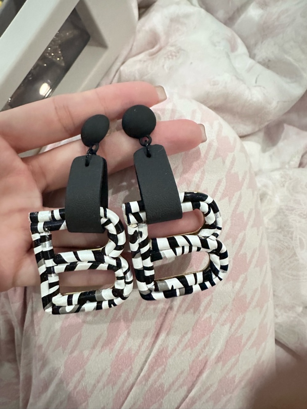 Black & White Geometric Drop Earrings - Women's Fashion Accessory